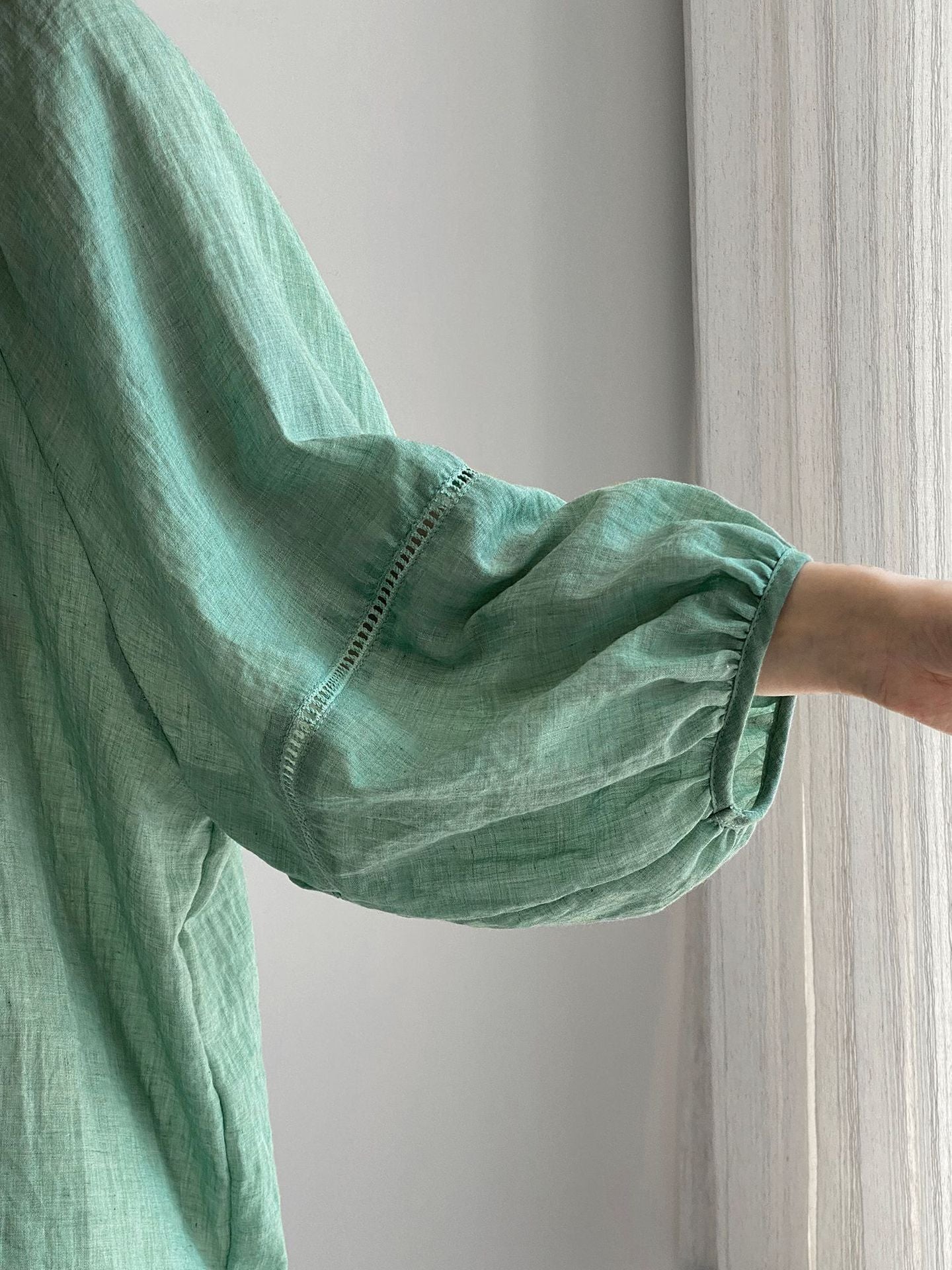 Lightweight And Comfortable Pleated Shirt V-neck Lantern Sleeve Loose