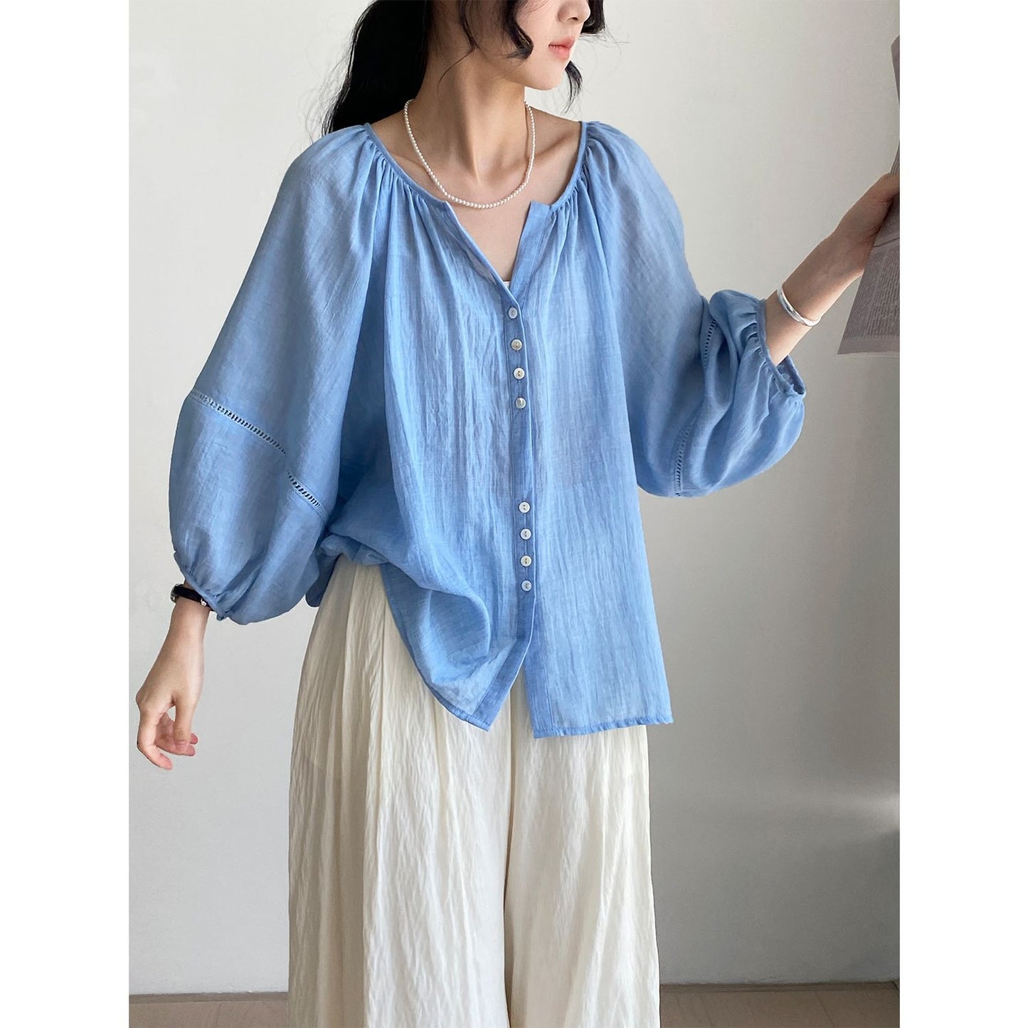 Lightweight And Comfortable Pleated Shirt V-neck Lantern Sleeve Loose