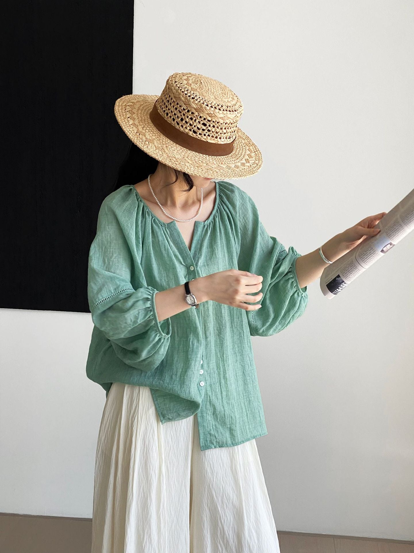 Lightweight And Comfortable Pleated Shirt V-neck Lantern Sleeve Loose
